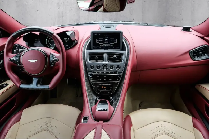 Aston Martin DBS din 2024 cu 1.290 km - oferta AST260506 - foto 8
