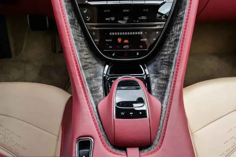 Aston Martin DBS din 2024 cu 1.290 km - oferta AST260506 - foto 26