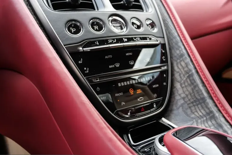 Aston Martin DBS din 2024 cu 1.290 km - oferta AST260506 - foto 28