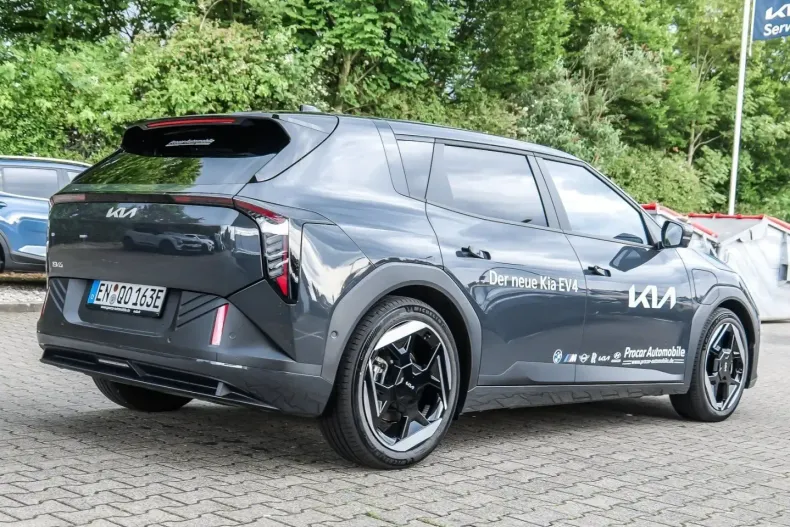 Kia EV4 din 2025 cu 8.499 km - oferta KIA260588 - foto 2