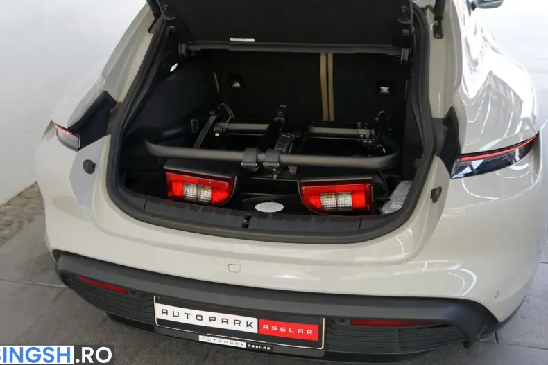 Porsche Taycan din 2023 cu 44.400 km - oferta POR260600 - foto 8