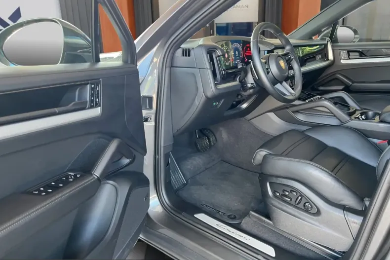 Porsche Cayenne din 2024 cu 16.900 km - oferta POR260655 - foto 9