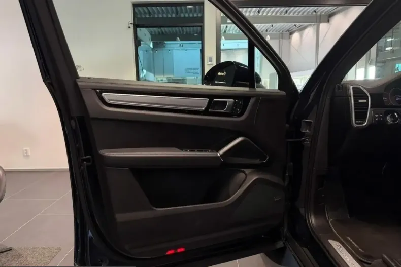 Porsche Cayenne din 2023 cu 48.500 km - oferta POR260692 - foto 10