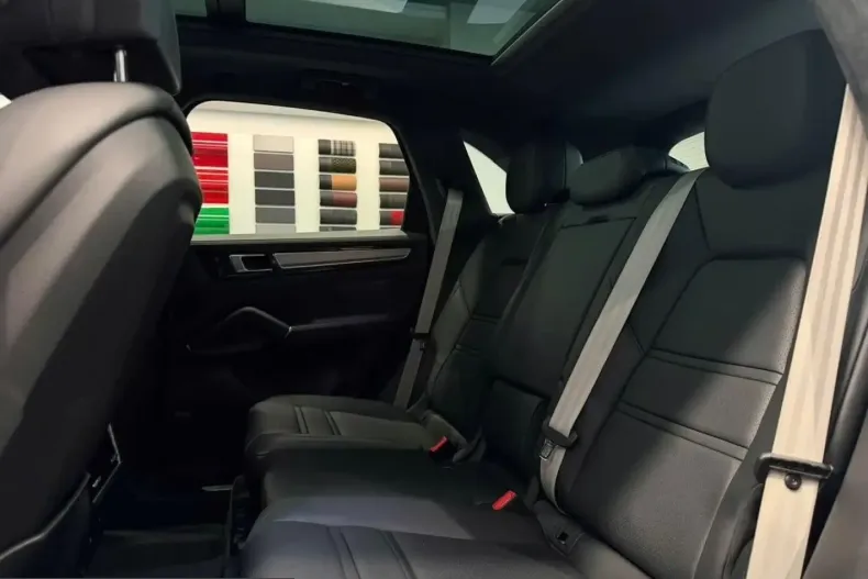 Porsche Cayenne din 2023 cu 48.500 km - oferta POR260692 - foto 13