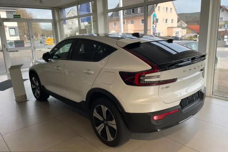 Volvo C40 din 2023 cu 32.371 km - oferta VOL260712 - foto 3