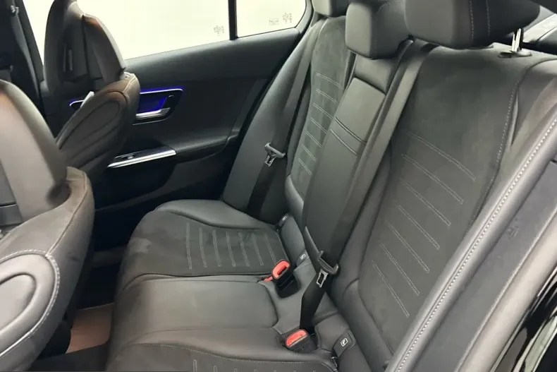 Mercedes-Benz C 300 (Clasa C) din 2025 cu 12.600 km - oferta MER260756 - foto 11