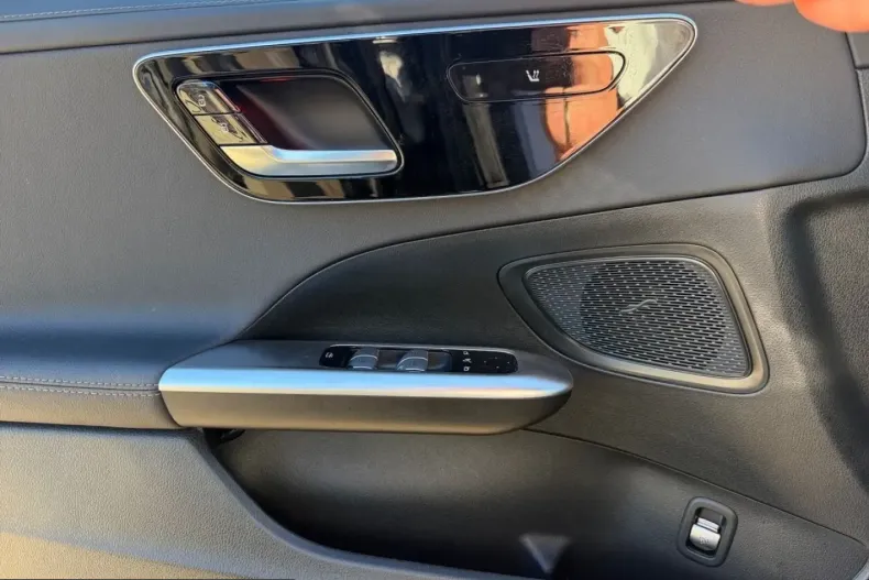 Mercedes-Benz C 300 (Clasa C) din 2025 cu 14.570 km - oferta MER260774 - foto 5
