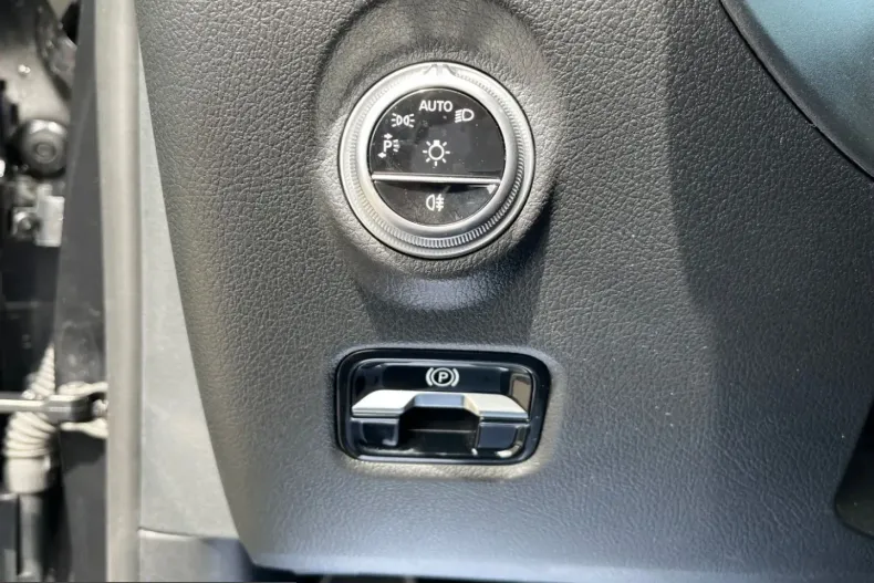 Mercedes-Benz C 300 (Clasa C) din 2023 cu 79.424 km - oferta MER260779 - foto 20