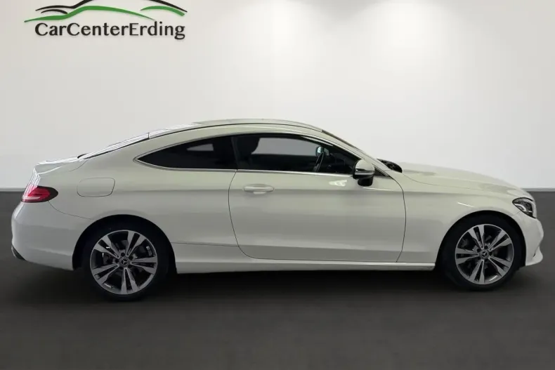 Mercedes-Benz C 300 (Clasa C) din 2023 cu 66.500 km - oferta MER260781 - foto 3