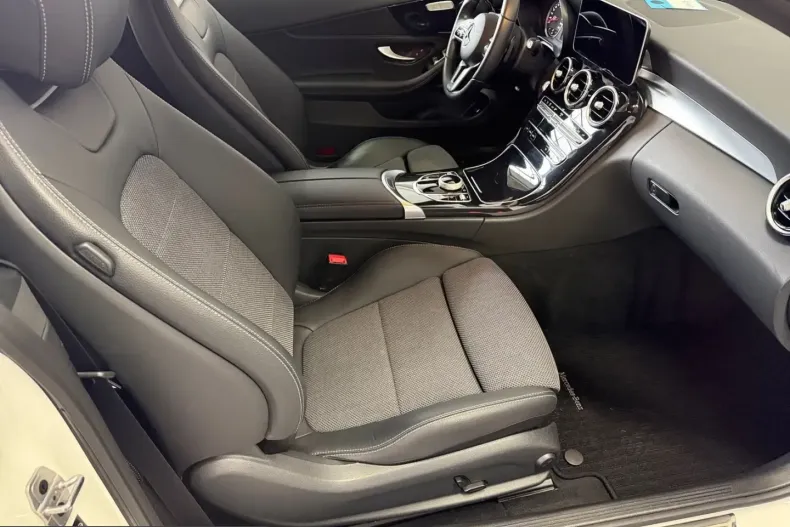 Mercedes-Benz C 300 (Clasa C) din 2023 cu 66.500 km - oferta MER260781 - foto 17