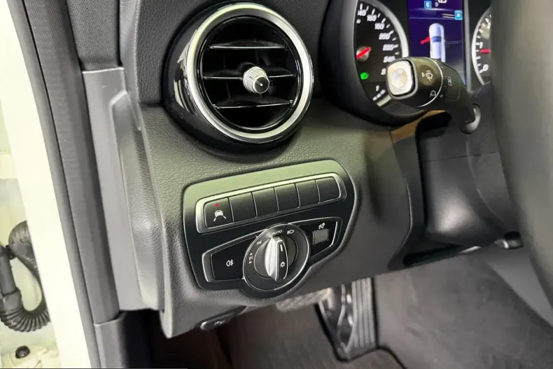 Mercedes-Benz C 300 (Clasa C) din 2023 cu 66.500 km - oferta MER260781 - foto 20