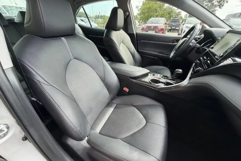 Toyota Camry din 2023 cu 57.428 km - oferta TOY260788 - foto 5