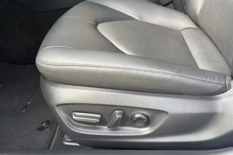 Toyota Camry din 2023 cu 57.428 km - oferta TOY260788 - foto 8