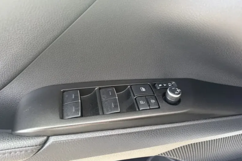 Toyota Camry din 2023 cu 57.428 km - oferta TOY260788 - foto 9