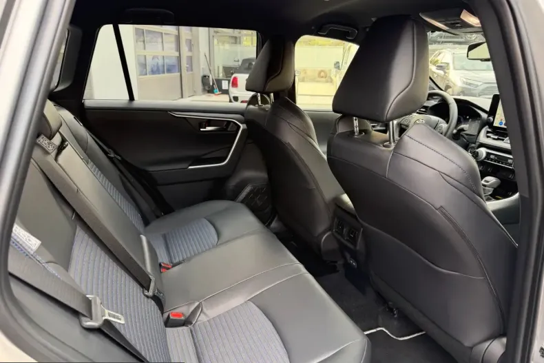 Toyota RAV4 din 2025 cu 17.950 km - oferta TOY260819 - foto 25