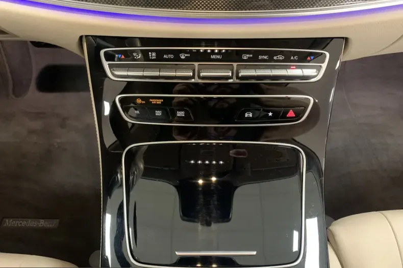 Mercedes-Benz E 220 (Clasa E) din 2022 cu 48.232 km - oferta MER260858 - foto 18