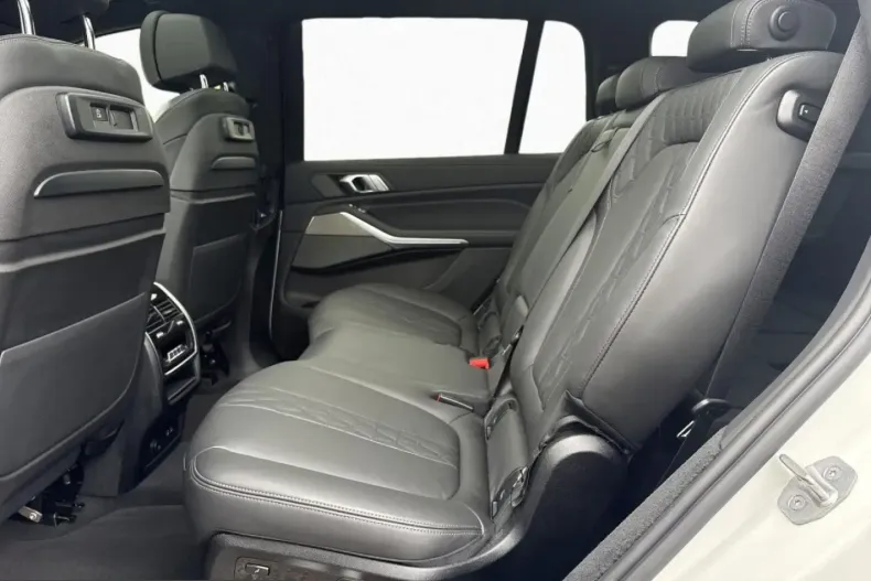BMW X7 (Seria X) din 2022 cu 66.249 km - oferta BMW260929 - foto 12
