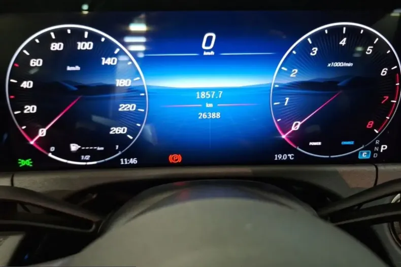 Mercedes-Benz E 200 (Clasa E) din 2025 cu 26.382 km - oferta MER260986 - foto 14