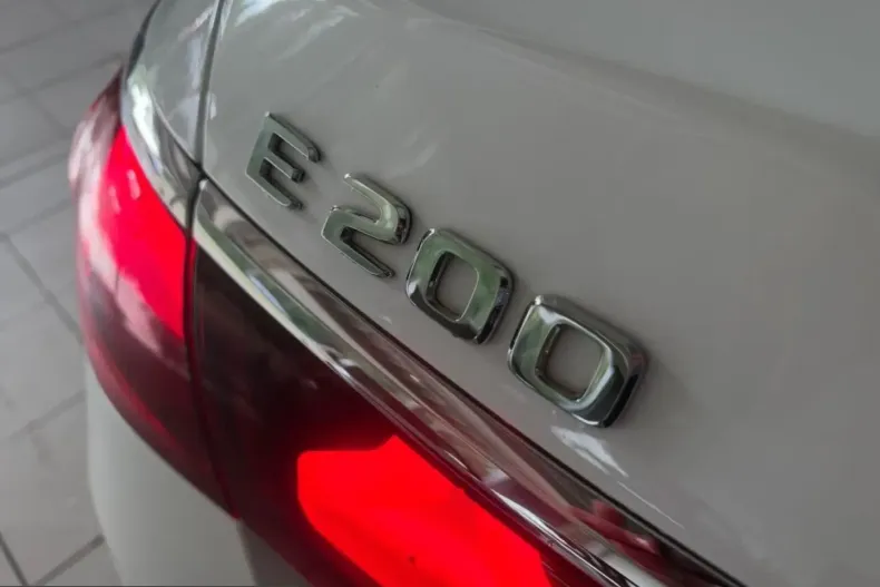 Mercedes-Benz E 200 (Clasa E) din 2025 cu 26.628 km - oferta MER261034 - foto 3