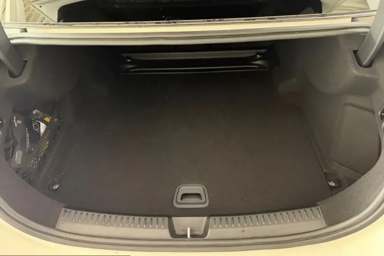 Mercedes-Benz E 200 (Clasa E) din 2025 cu 26.628 km - oferta MER261034 - foto 10
