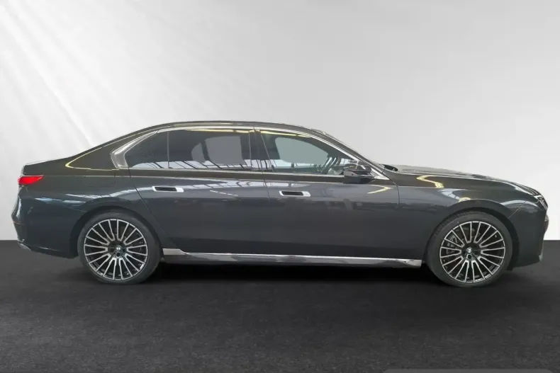 BMW 740 (Seria 7) din 2025 cu 34.750 km - oferta BMW261063 - foto 2