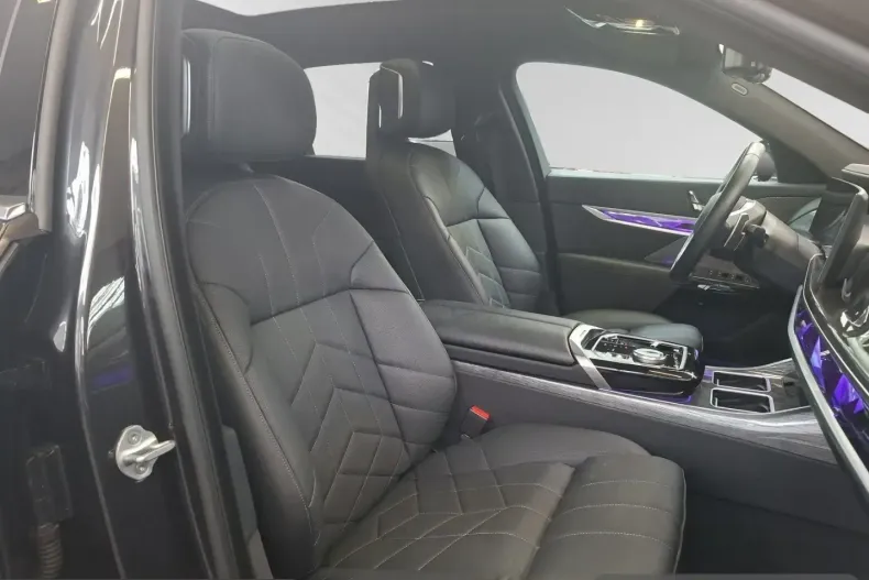 BMW 740 (Seria 7) din 2025 cu 34.750 km - oferta BMW261063 - foto 8