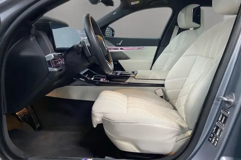 BMW 740 (Seria 7) din 2023 cu 47.804 km - oferta BMW261064 - foto 7