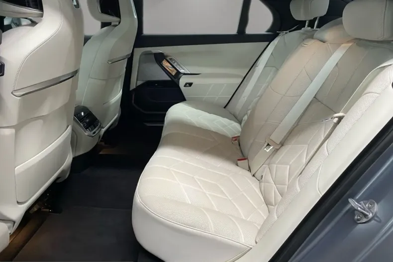 BMW 740 (Seria 7) din 2023 cu 47.804 km - oferta BMW261064 - foto 11