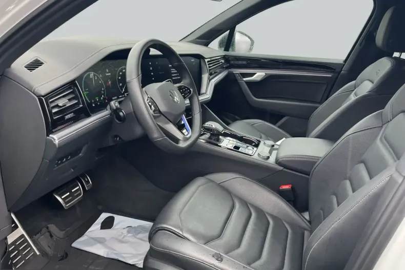 Volkswagen Touareg din 2024 cu 14.484 km - oferta VOL261076 - foto 9