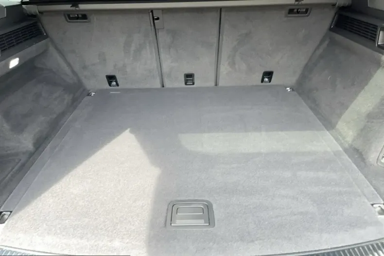 Volkswagen Touareg din 2024 cu 29.950 km - oferta VOL261078 - foto 10