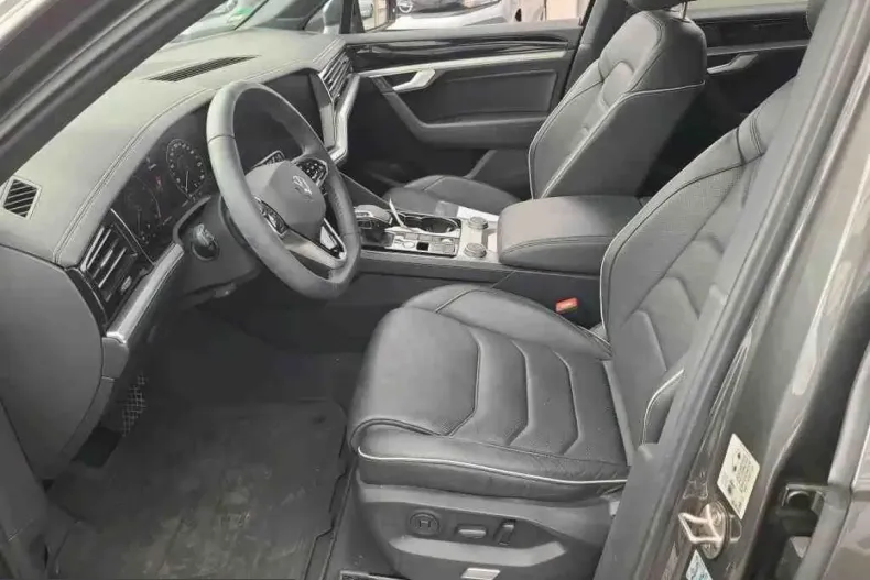 Volkswagen Touareg din 2023 cu 47.639 km - oferta VOL261082 - foto 6