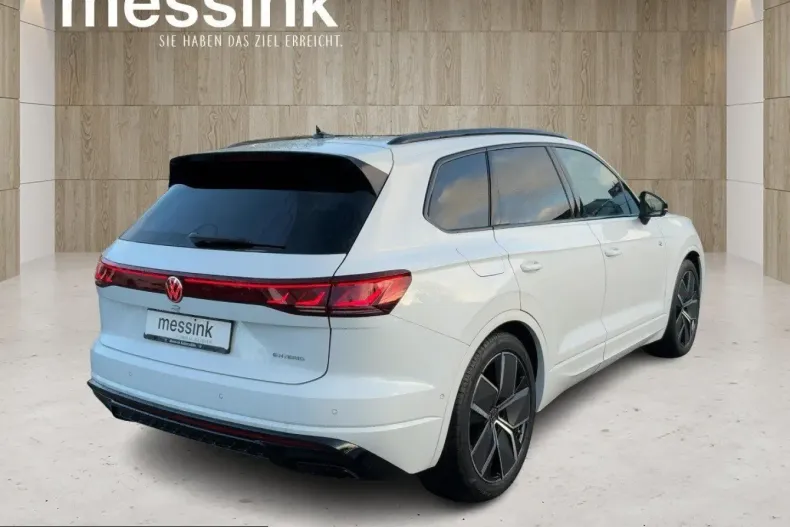 Volkswagen Touareg din 2024 cu 22.896 km - oferta VOL261083 - foto 3