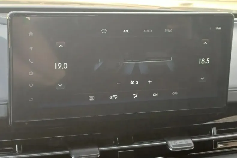 KGM Musso din 2025 cu 4.211 km - oferta KGM261119 - foto 13