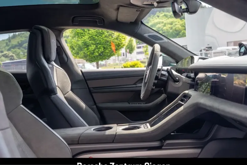 Porsche Taycan din 2025 cu 24.196 km - oferta POR261140 - foto 27
