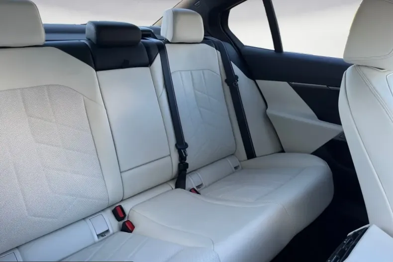 BMW 520 (Seria 5) din 2025 cu 24.990 km - oferta BMW261178 - foto 16