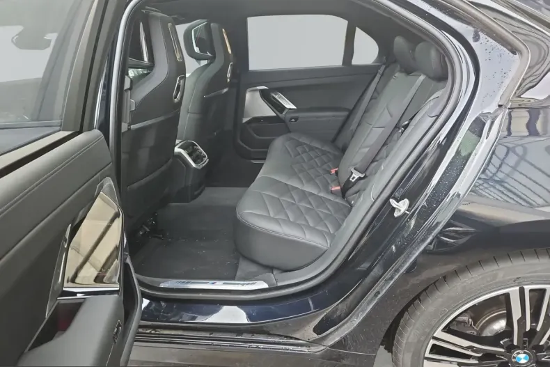 BMW 740 (Seria 7) din 2025 cu 20.919 km - oferta BMW261179 - foto 9