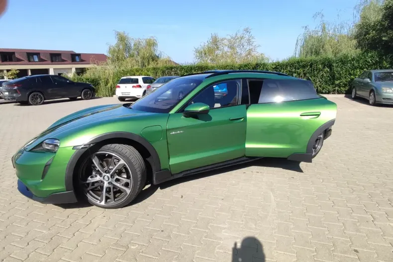 Porsche Taycan din 2022 cu 26.900 km - oferta POR261252 - foto 3