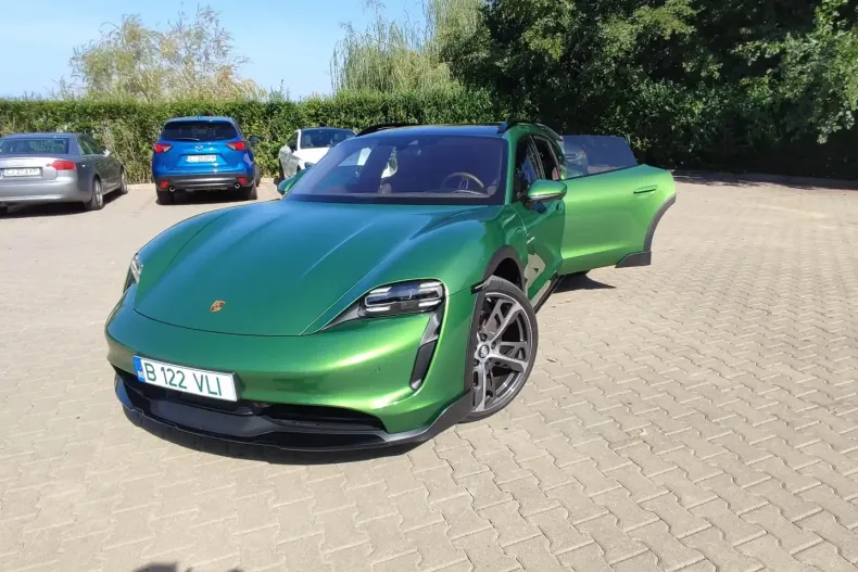 Porsche Taycan din 2022 cu 26.900 km - oferta POR261252 - foto 5