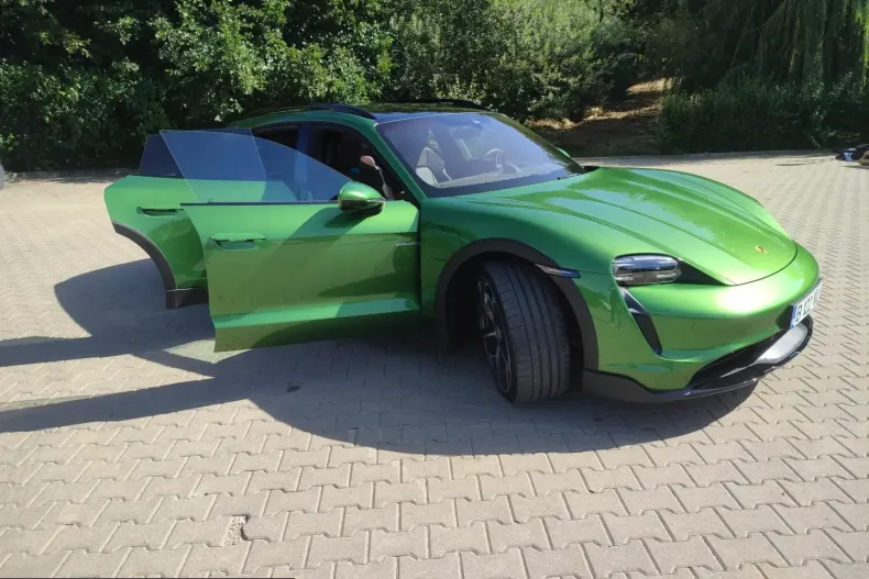 Porsche Taycan din 2022 cu 26.900 km - oferta POR261252 - foto 10