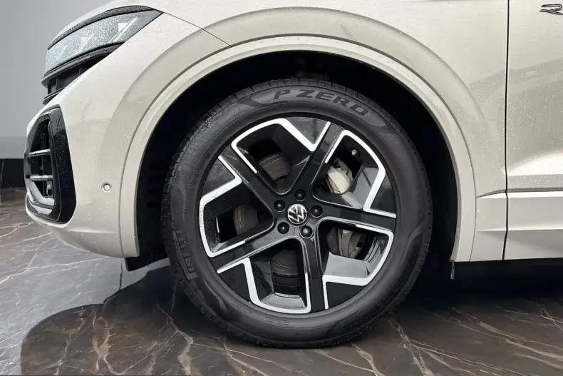 Volkswagen Touareg din 2024 cu 22.585 km - oferta VOL261394 - foto 4