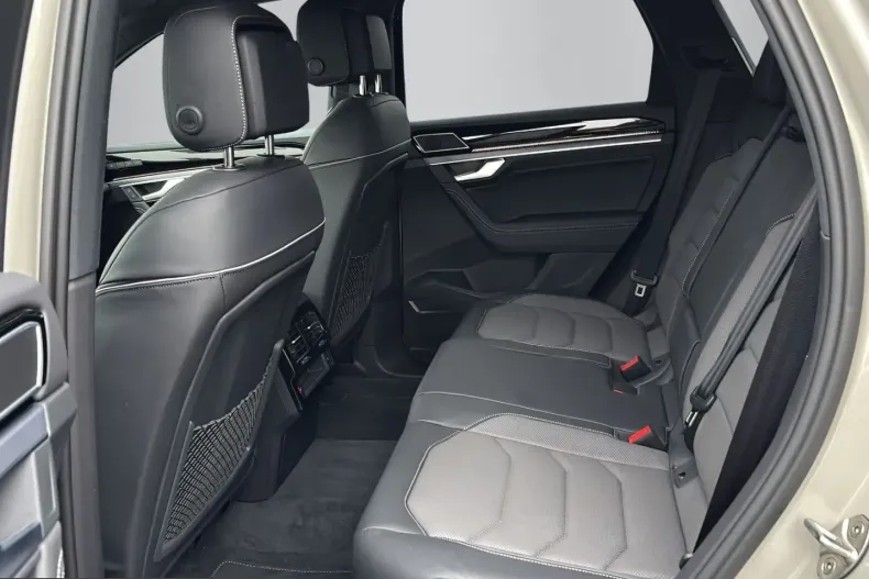 Volkswagen Touareg din 2024 cu 22.585 km - oferta VOL261394 - foto 12