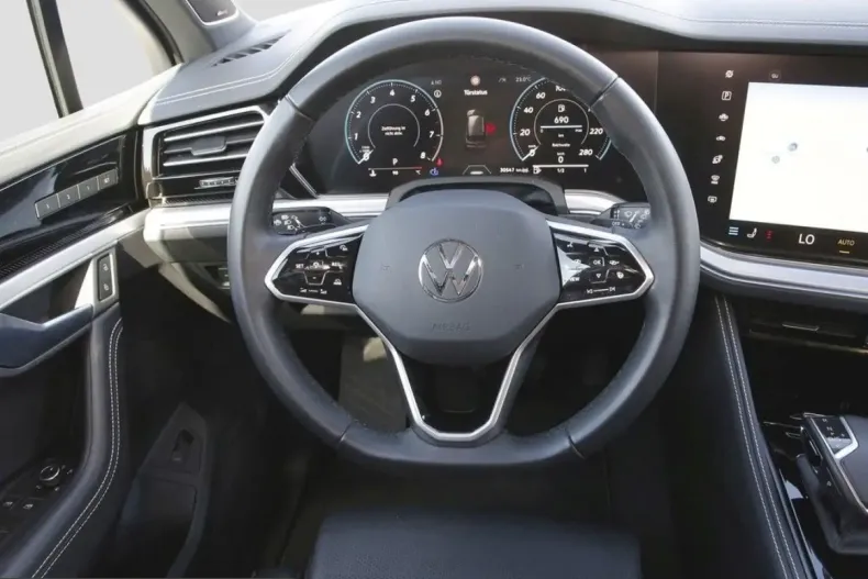 Volkswagen Touareg din 2024 cu 31.500 km - oferta VOL261396 - foto 13