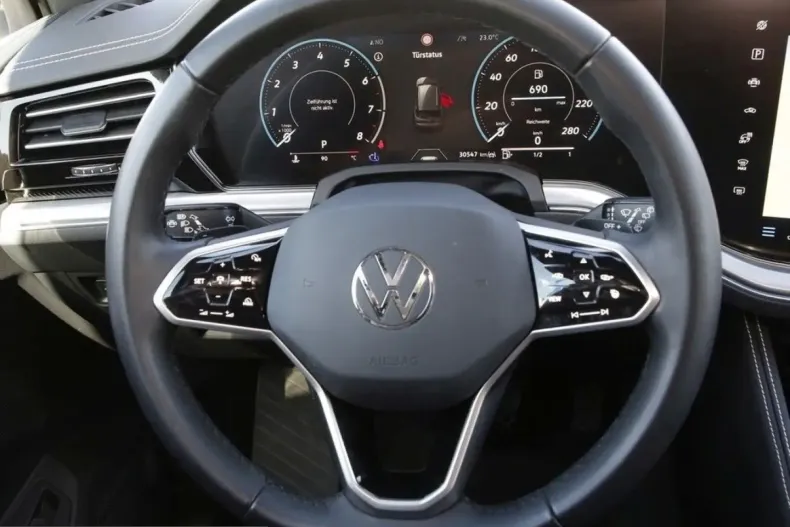 Volkswagen Touareg din 2024 cu 31.500 km - oferta VOL261396 - foto 14