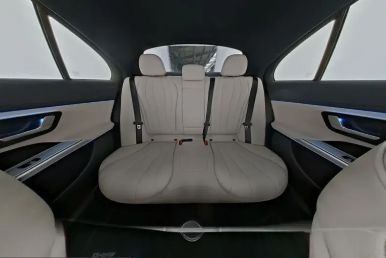 Mercedes-Benz E 200 (Clasa E) din 2025 cu 8.750 km - oferta MER261439 - foto 9