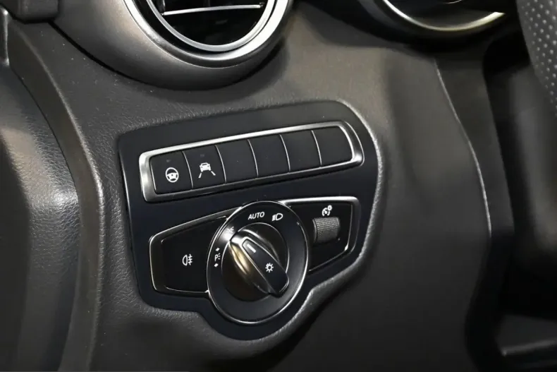 Mercedes-Benz C 300 (Clasa C) din 2024 cu 26.189 km - oferta MER261479 - foto 19