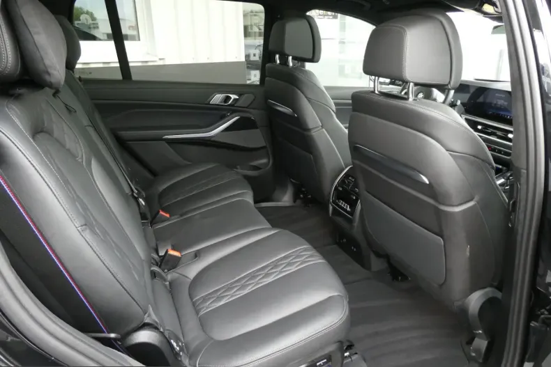 BMW X7 (Seria X) din 2024 cu 39.963 km - oferta BMW261484 - foto 11