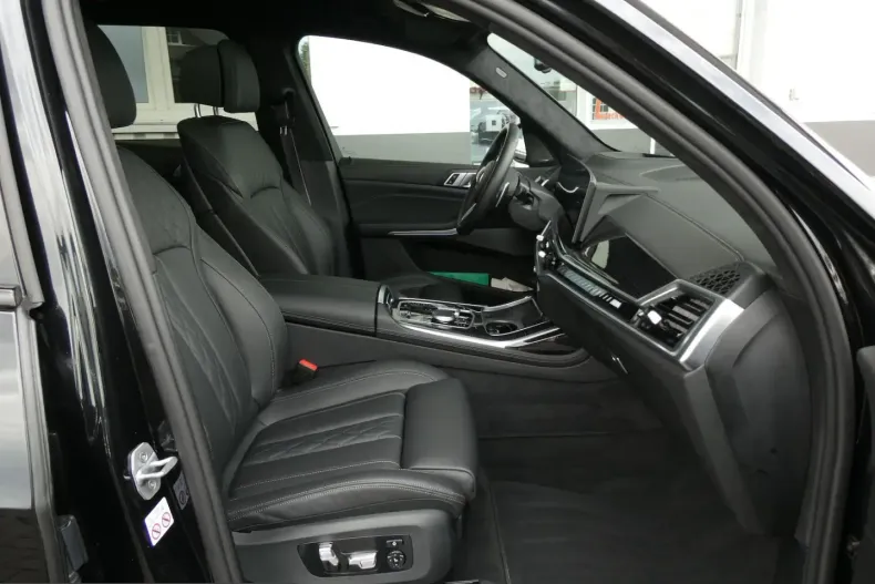 BMW X7 (Seria X) din 2024 cu 39.963 km - oferta BMW261484 - foto 13