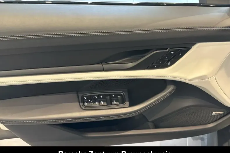 Porsche Taycan din 2023 cu 63.722 km - oferta POR261532 - foto 19