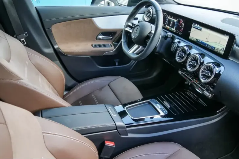 Mercedes-Benz CLA 250 (Clasa CLA) din 2025 cu 7.200 km - oferta MER261642 - foto 6