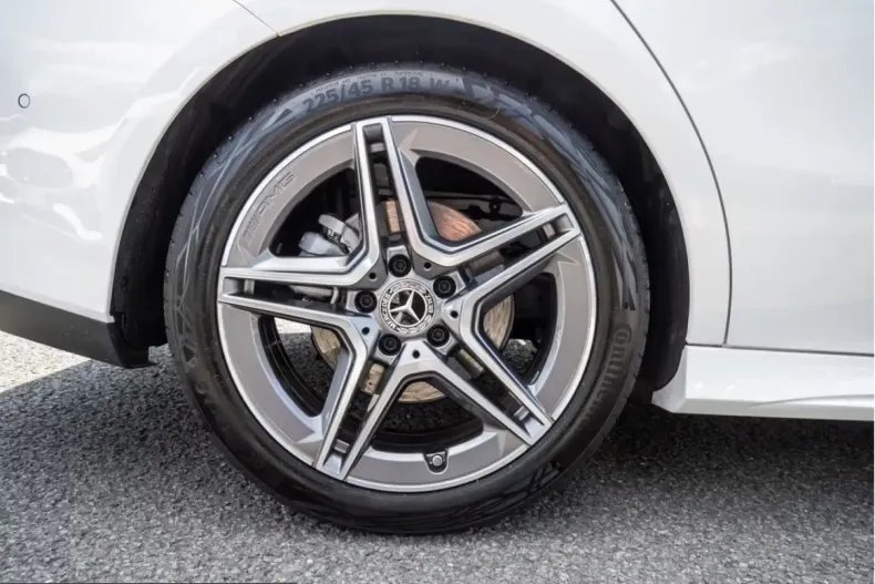 Mercedes-Benz CLA 220 (Clasa CLA) din 2025 cu 14.700 km - oferta MER261643 - foto 3
